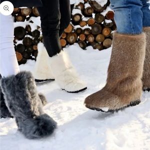 LATVIN white fur boots